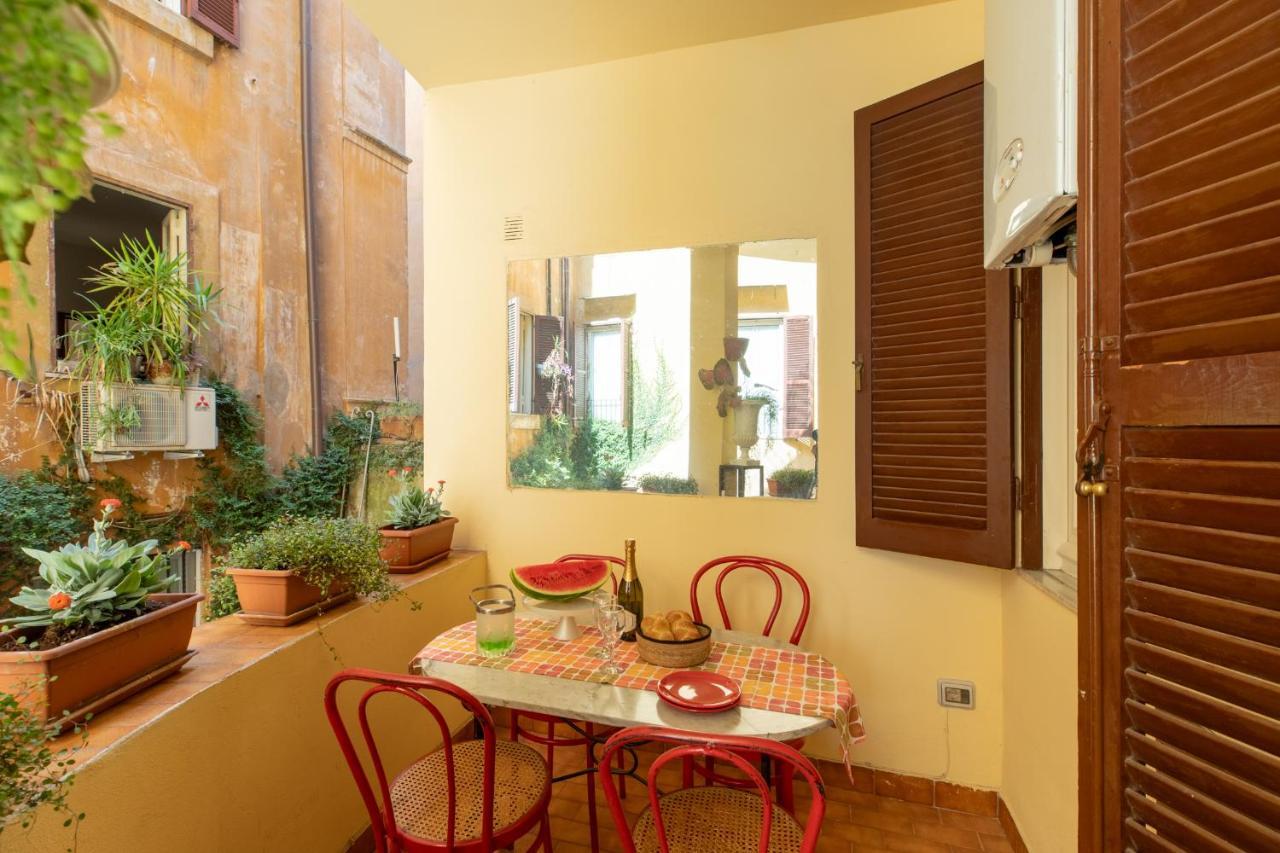 Iflat Red Roman Apartament Εξωτερικό φωτογραφία